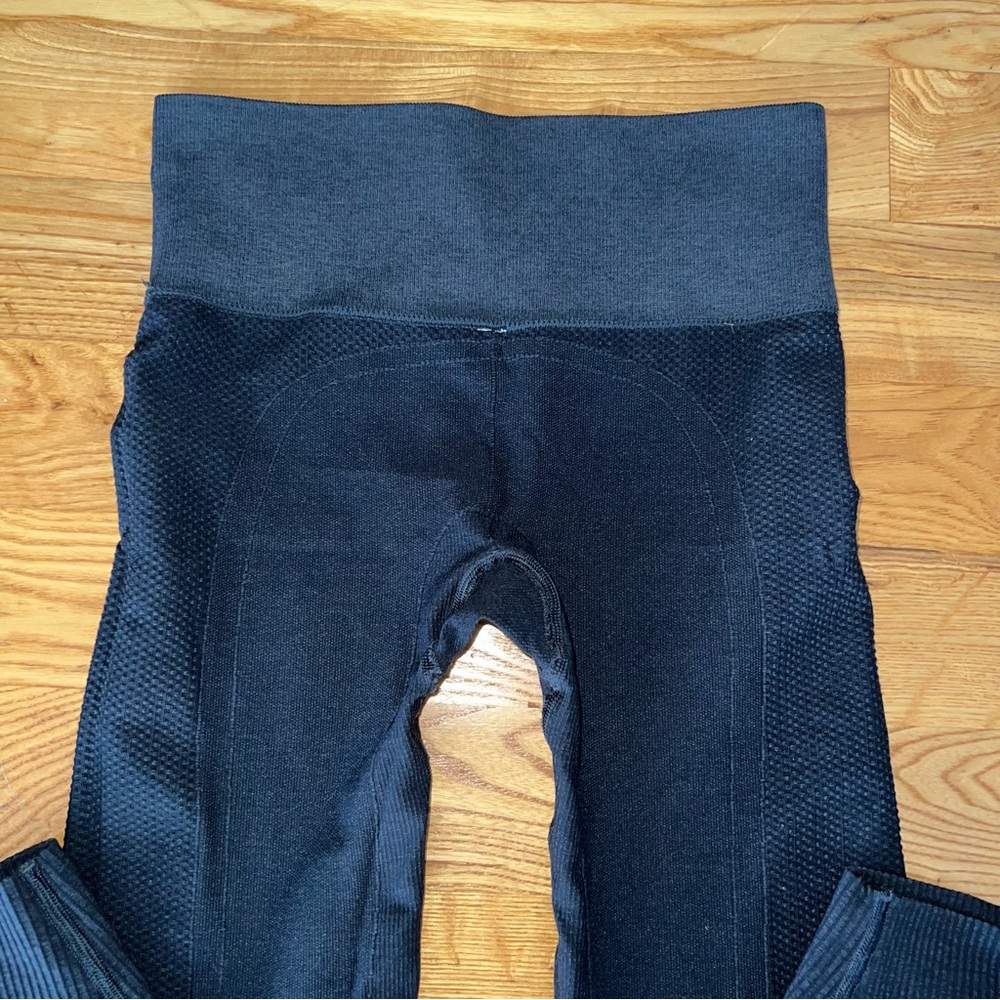 Lululemon Zone In Crop In Black - Picture 10 of 11